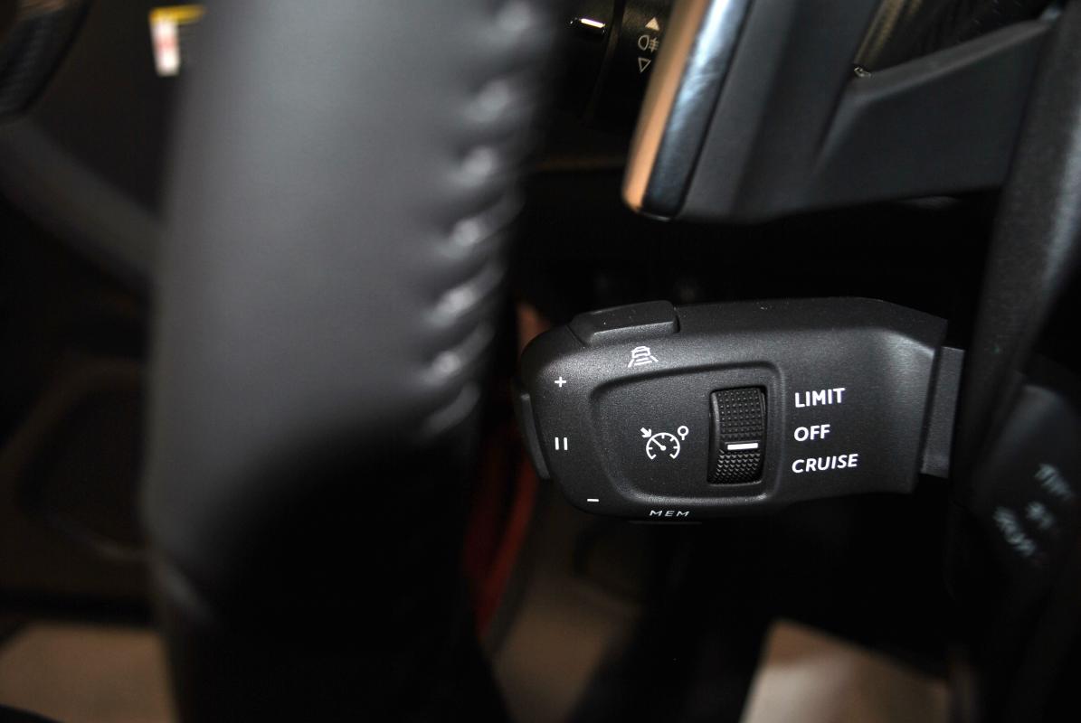 Peugeot 2008 - II (2) 1.2 PURETECH 130 EAT8 ALLURE PLUS