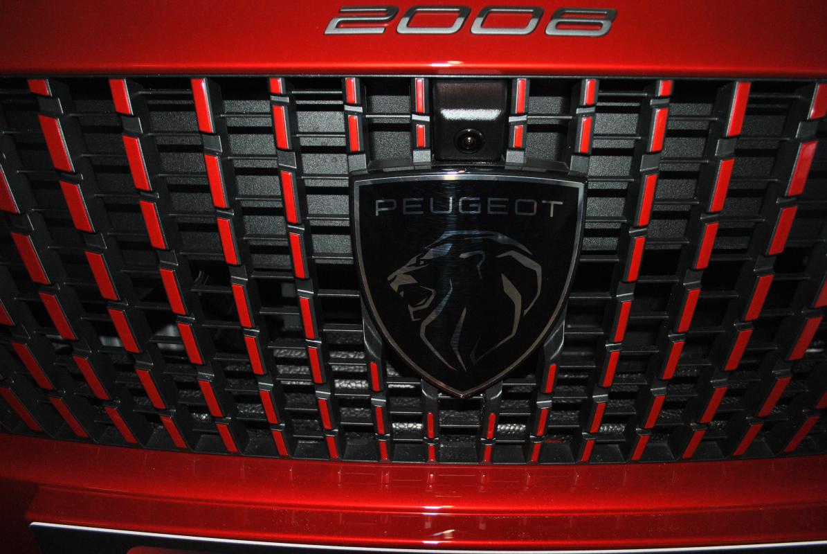 Peugeot 2008 - II (2) 1.2 PURETECH 130 EAT8 ALLURE PLUS