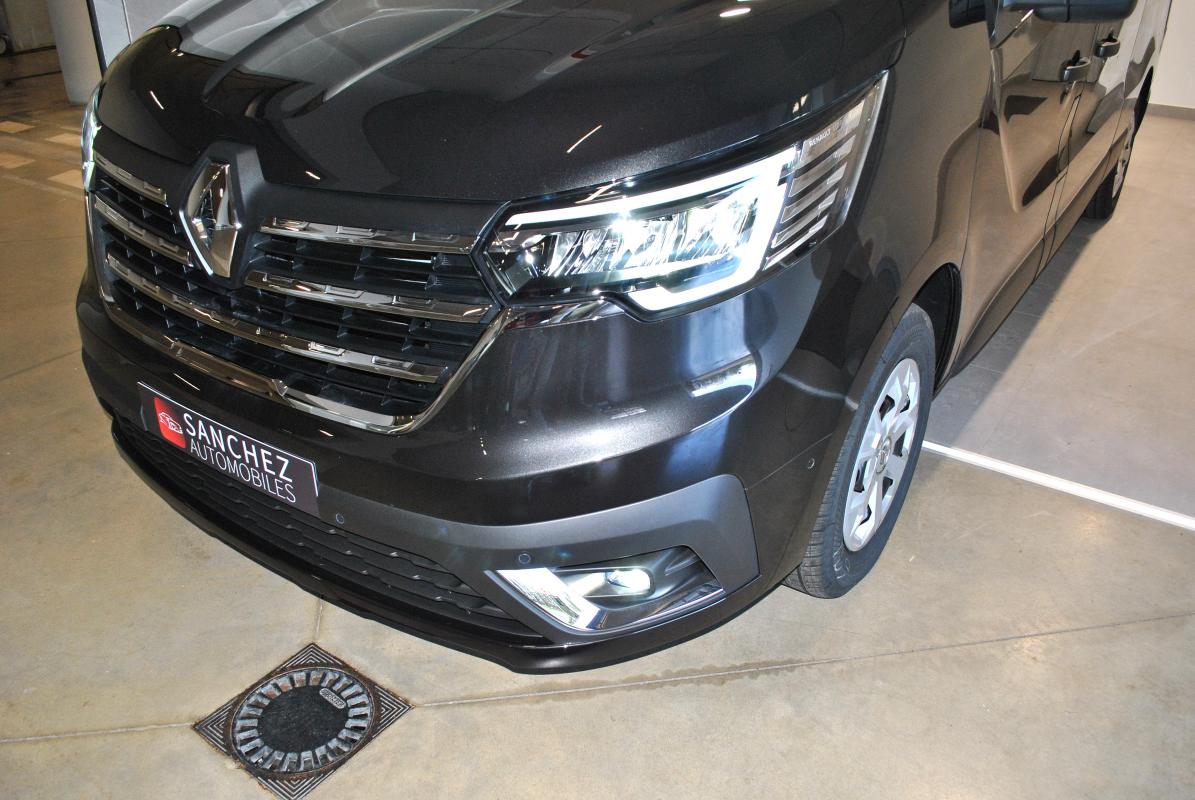 Renault Trafic - III (2) COMBI L2 2.0 DCI 150 9PL RED